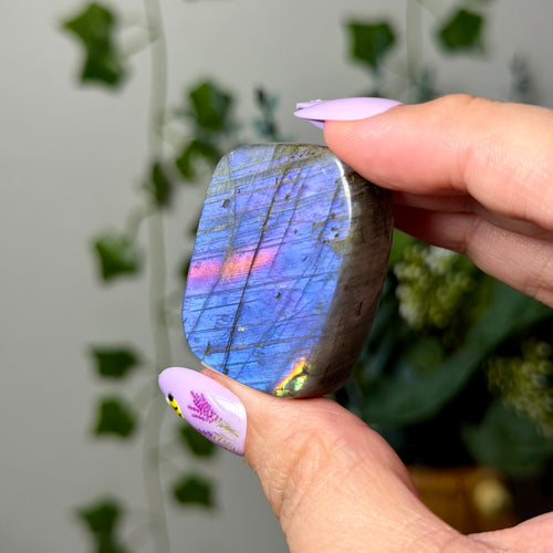 Blue and Pink Labradorite 8G