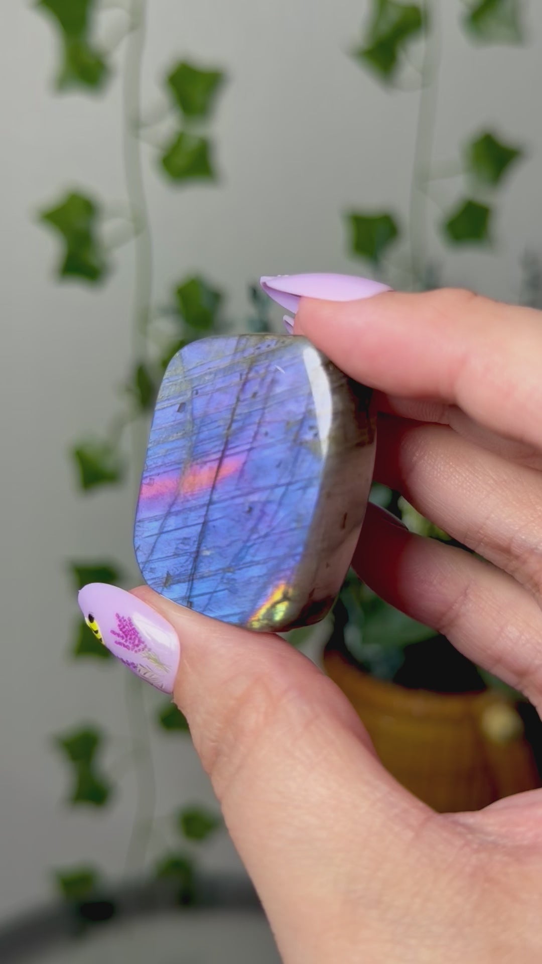 Blue and Pink Labradorite 8G